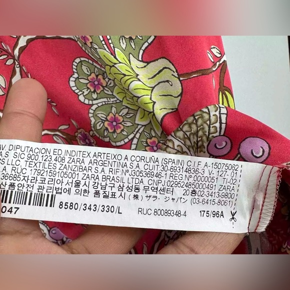 Zara Red Floral Satin Button-Up Shirt | Large | Green, Yellow, Black Detail - Picture 4 of 8